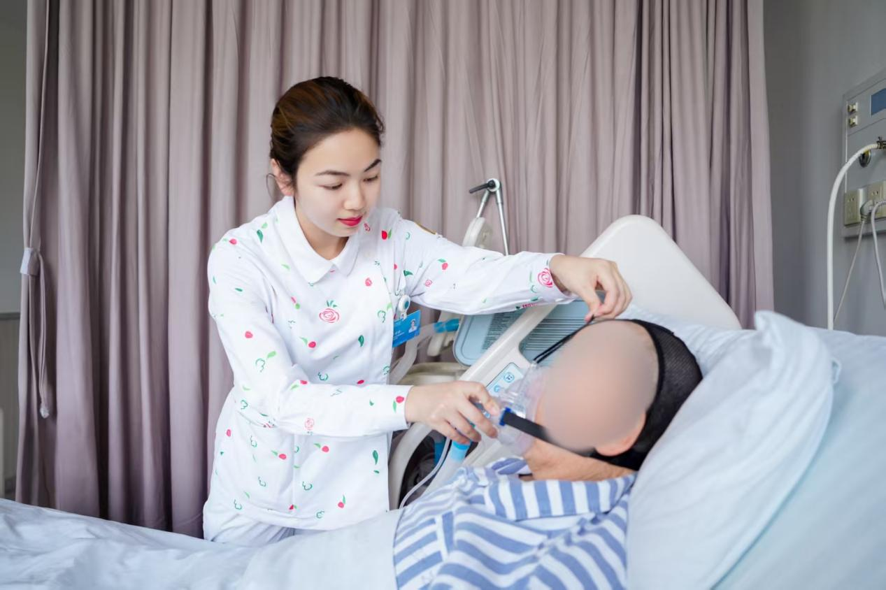 【凡人微光】呼吸与危重症医学科罗婷婷：做气道里的“通路师”，让每一口呼吸都顺畅