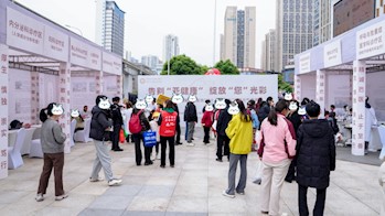 情暖“三八”节，博士天团送健康 重庆医科大学附属巴南医院举办“三八”国际妇女节义诊